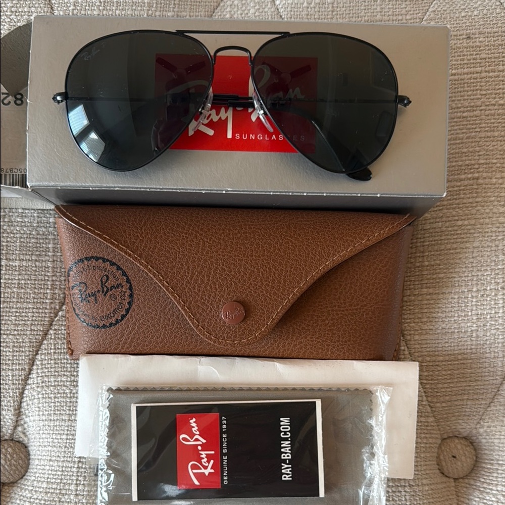 Ray-Ban Black Sunglasses Modern Accessories